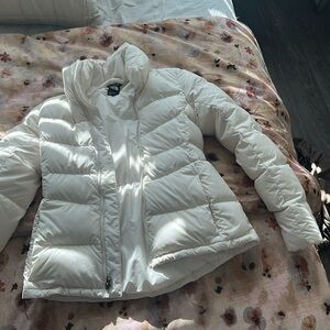 North face puffer coat in white pearl